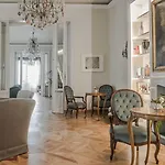 Palace 4*